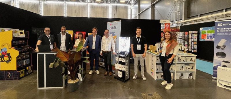 Équipe commerciale Innov8 Connect Salon Coopérative U présentant les solutions partenaires lors du salon à Nantes.